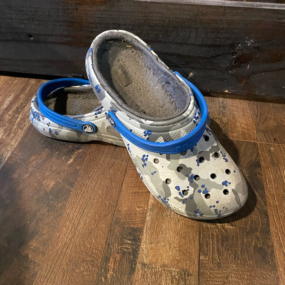 CROCS Kids Clog with Blue Strap and Gray Camo Print